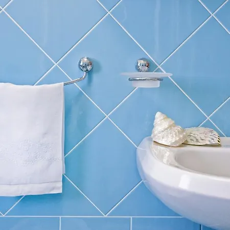 Acquamarina מלון דירות 4*