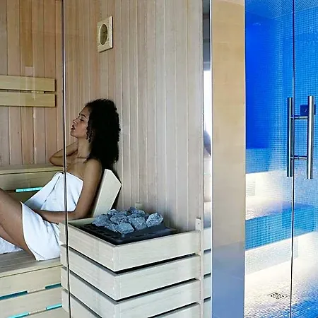 מלון דירות Acquamarina 4*