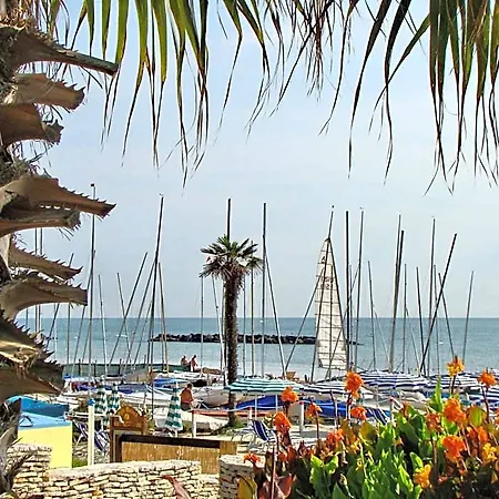 Acquamarina Lägenhetshotell 4*